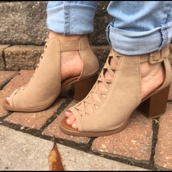Taupe Open Toe Booties Boots Shoes with Criss Cross & 3 inch Stack Heel 8M - Picture 4 of 12